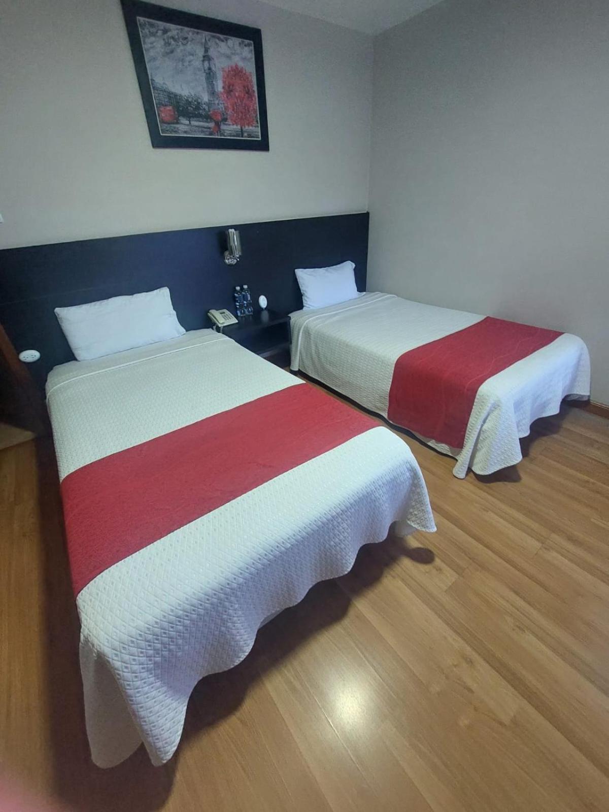 Hotel Versailles 암바토 외부 사진