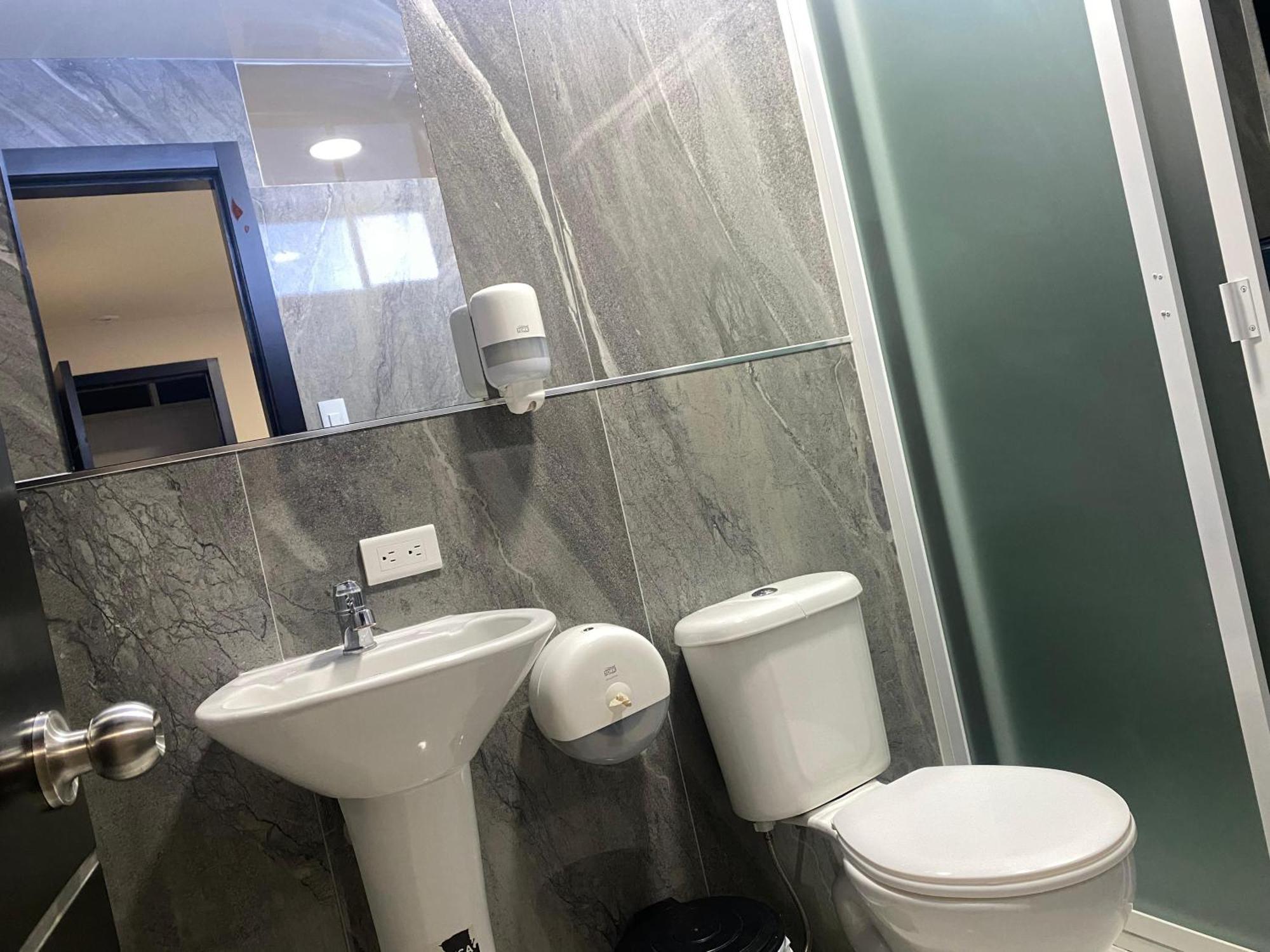 Hotel Versailles 암바토 외부 사진