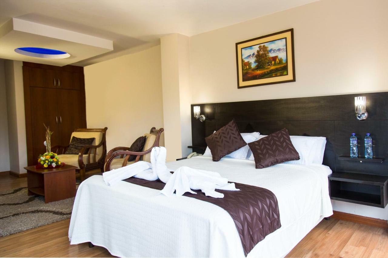 Hotel Versailles 암바토 외부 사진