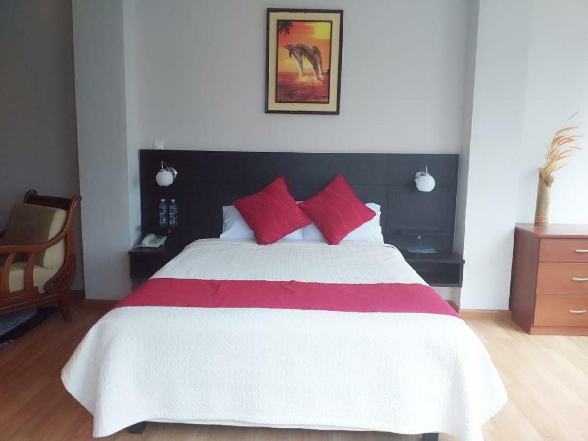 Hotel Versailles 암바토 외부 사진